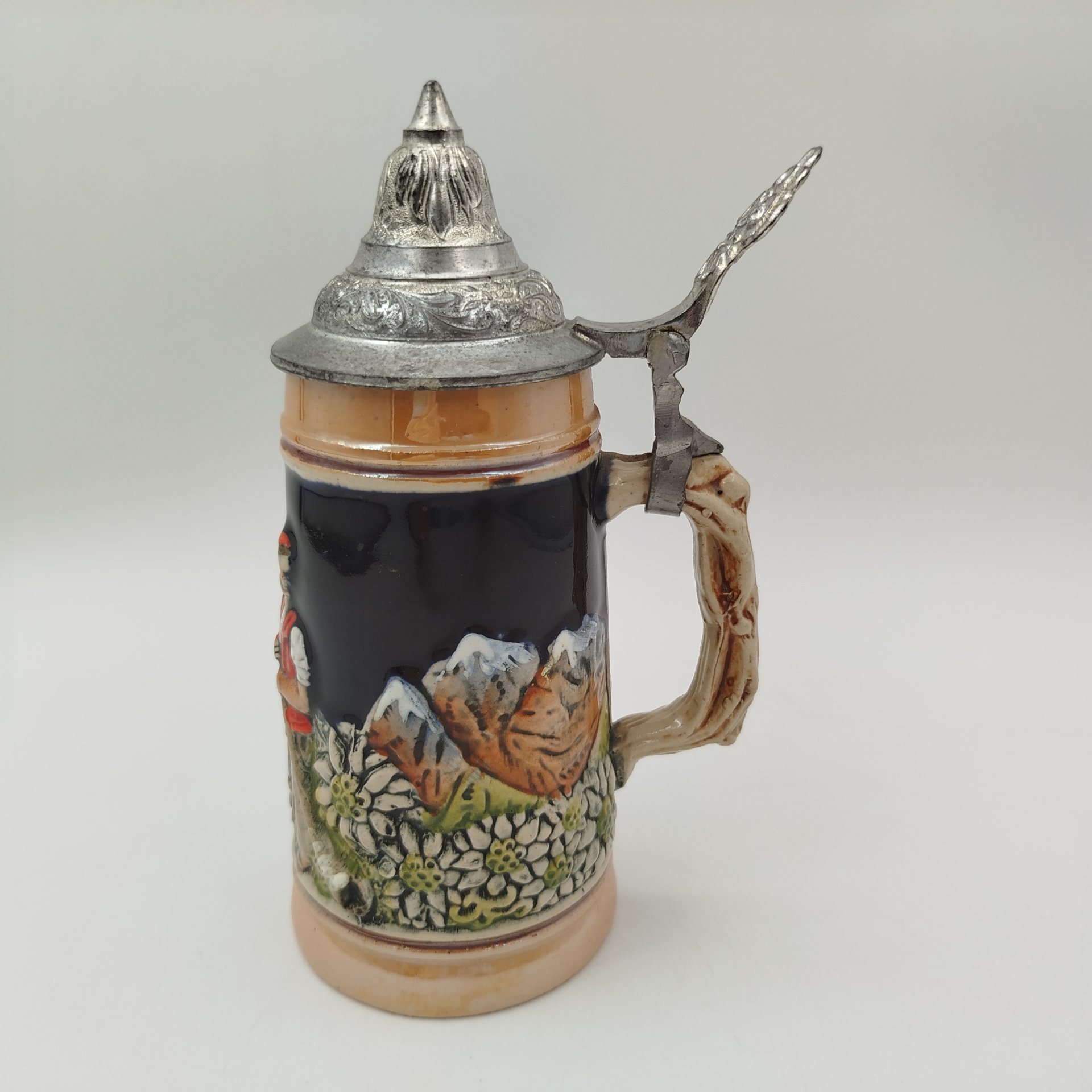 Кружка пивная с крышкой, украшенная пасторальной сценой, керамика, олово, роспись, Германия, 1970-1990 гг.