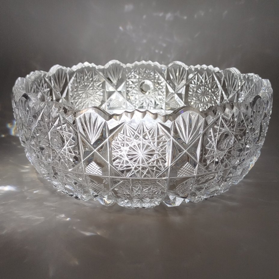 Салатник круглой формы с резным геометрическим декором, хрусталь, алмазная грань, СССР, 1970-1990 гг.