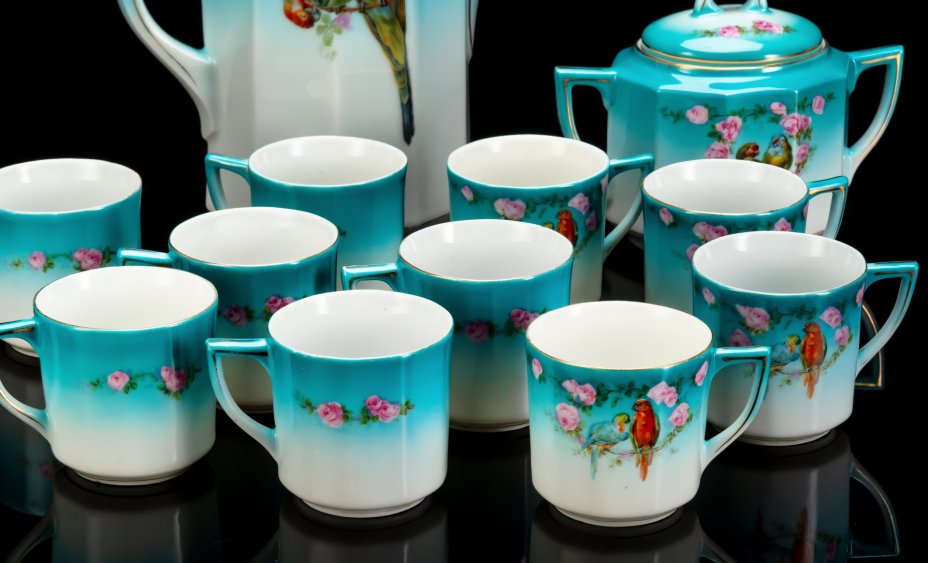Сервиз кофейный в стиле Art Deco на 10 персон, украшенный изображением попугаев и роз (12 предметов), фарфор, деколь, золочение, C. Tielsch & Co., Германия, 1909-1930 гг.