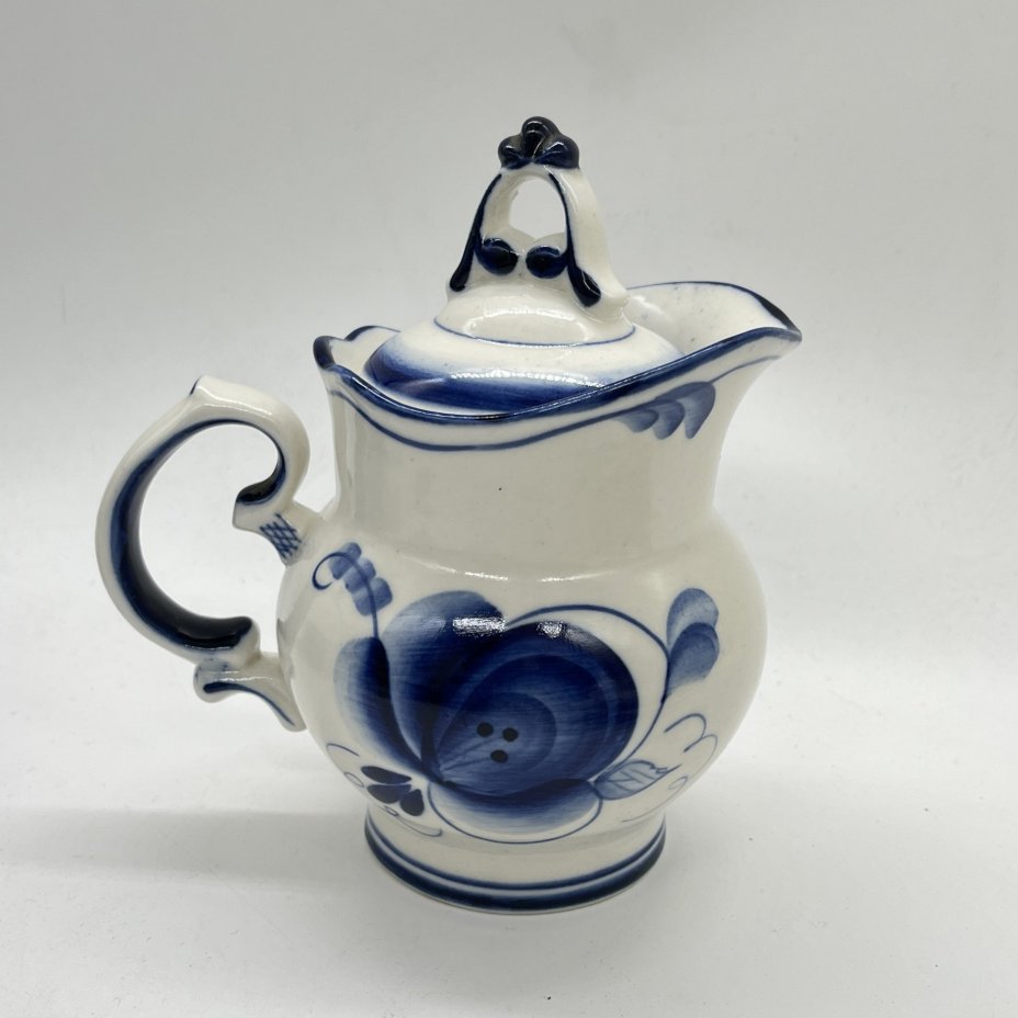 Молочник с крышкой и цветочным расписным декором