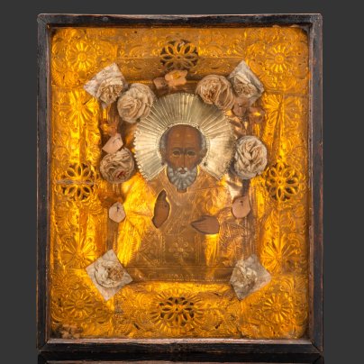 Икона "Св. Николай Чудотворец" в окладе с цветочным декором и в киоте