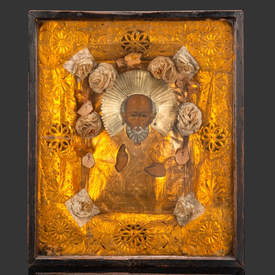 Икона "Св. Николай Чудотворец" в окладе с цветочным декором и в киоте