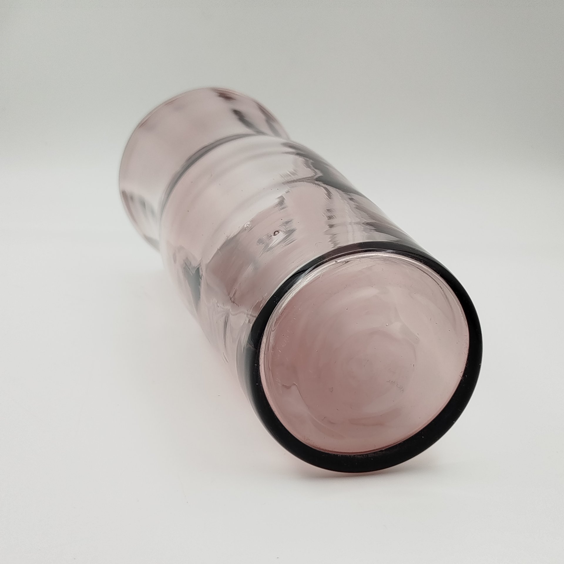 Ваза цилиндрической формы марганцевого оттенка