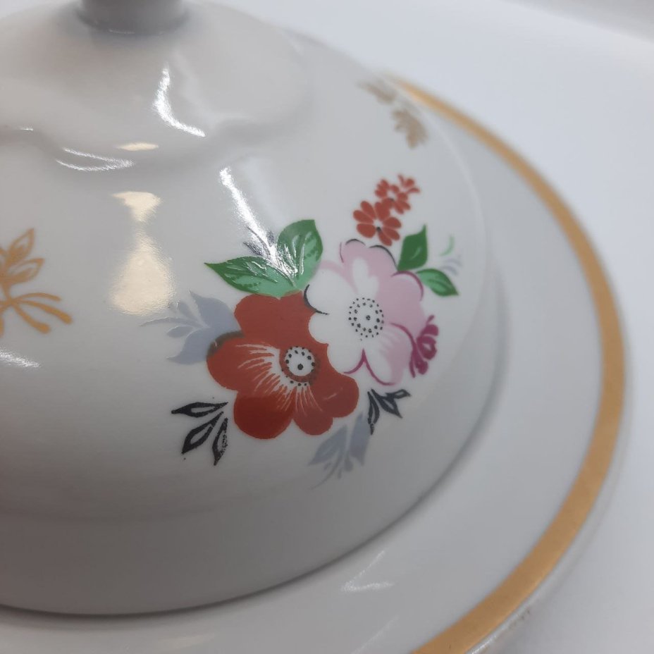 Маслёнка с цветочным декором, фарфор, деколь, золочение, Сумский фарфоровый завод, СССР, 1974-1991 гг., Сумский фарфоровый завод