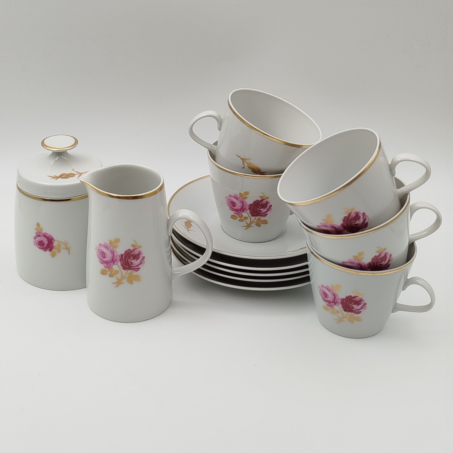 Набор сервировочный на 5 персон (12 предметов), украшенный изображением розы, фарфор, деколь, золочение, Lichte Porzellan (Лихте), ГДР, 1966-1985 гг.