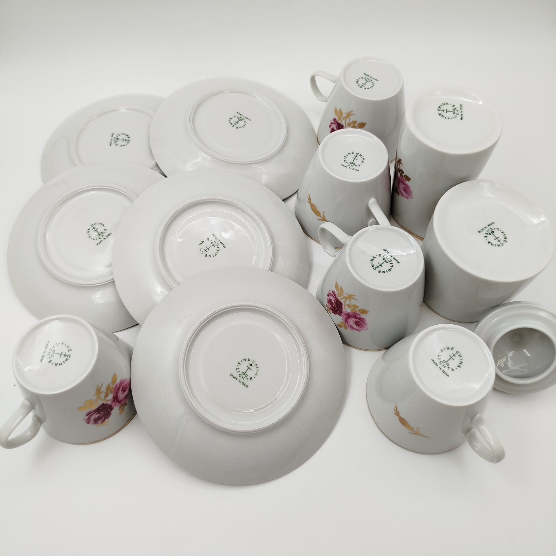 Набор сервировочный на 5 персон (12 предметов), украшенный изображением розы, фарфор, деколь, золочение, Lichte Porzellan (Лихте), ГДР, 1966-1985 гг.