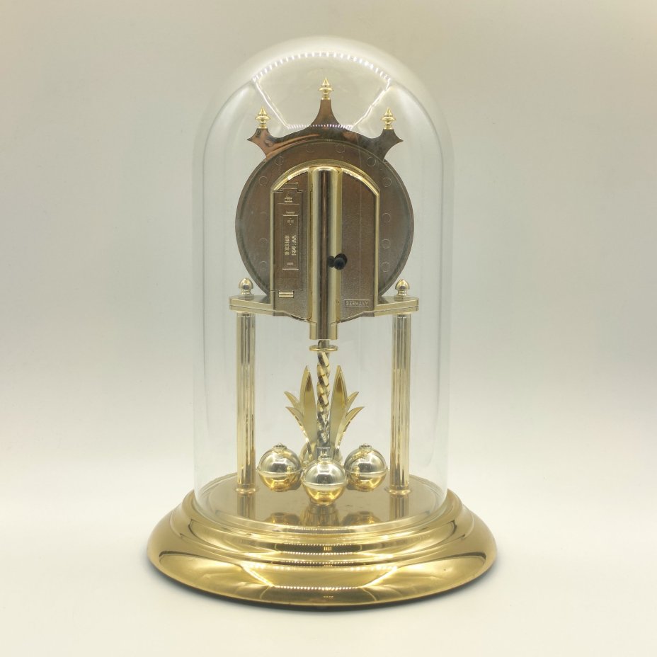 Часы настольные с кварцевым часовым механизмом в колбе, пластик, металл, золочение, Hermle Uhrenmanufaktur, Германия, 1980-2010 гг.