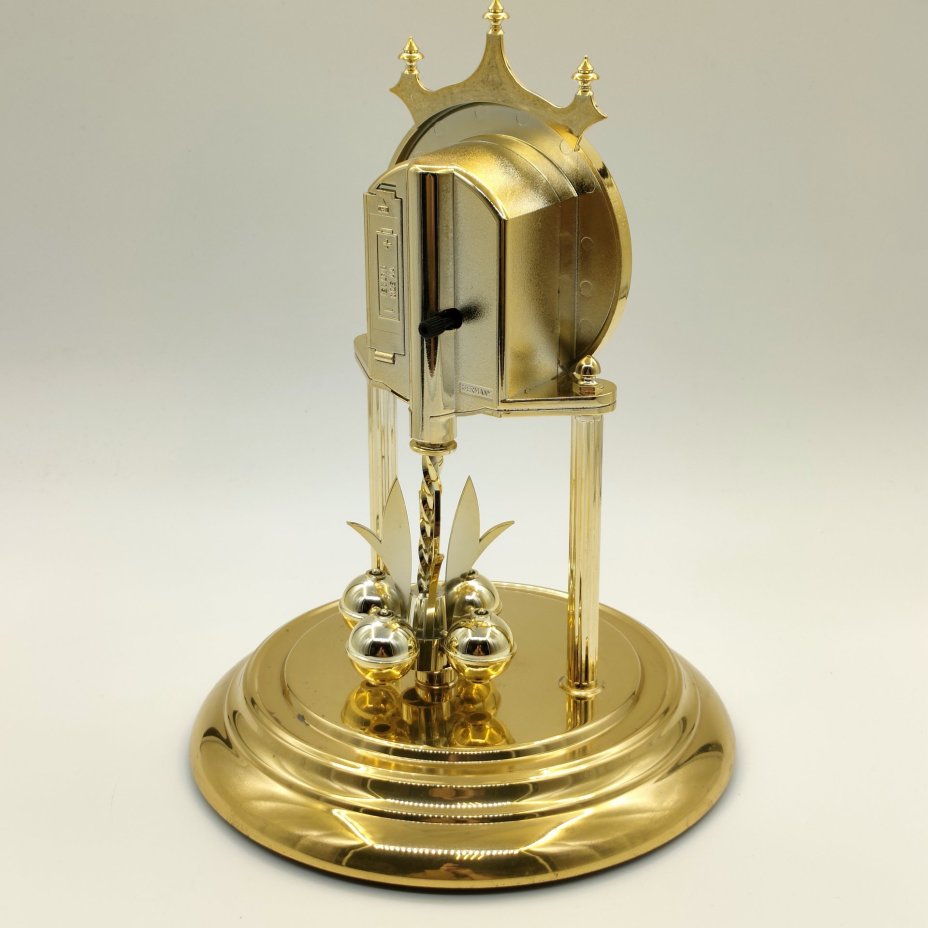 Часы настольные с кварцевым часовым механизмом в колбе, пластик, металл, золочение, Hermle Uhrenmanufaktur, Германия, 1980-2010 гг.