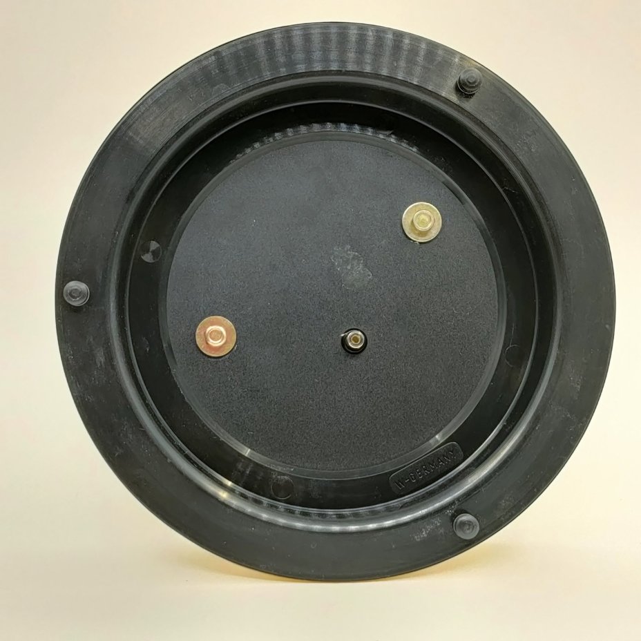 Часы настольные с кварцевым часовым механизмом в колбе, пластик, металл, золочение, Hermle Uhrenmanufaktur, Германия, 1980-2010 гг.