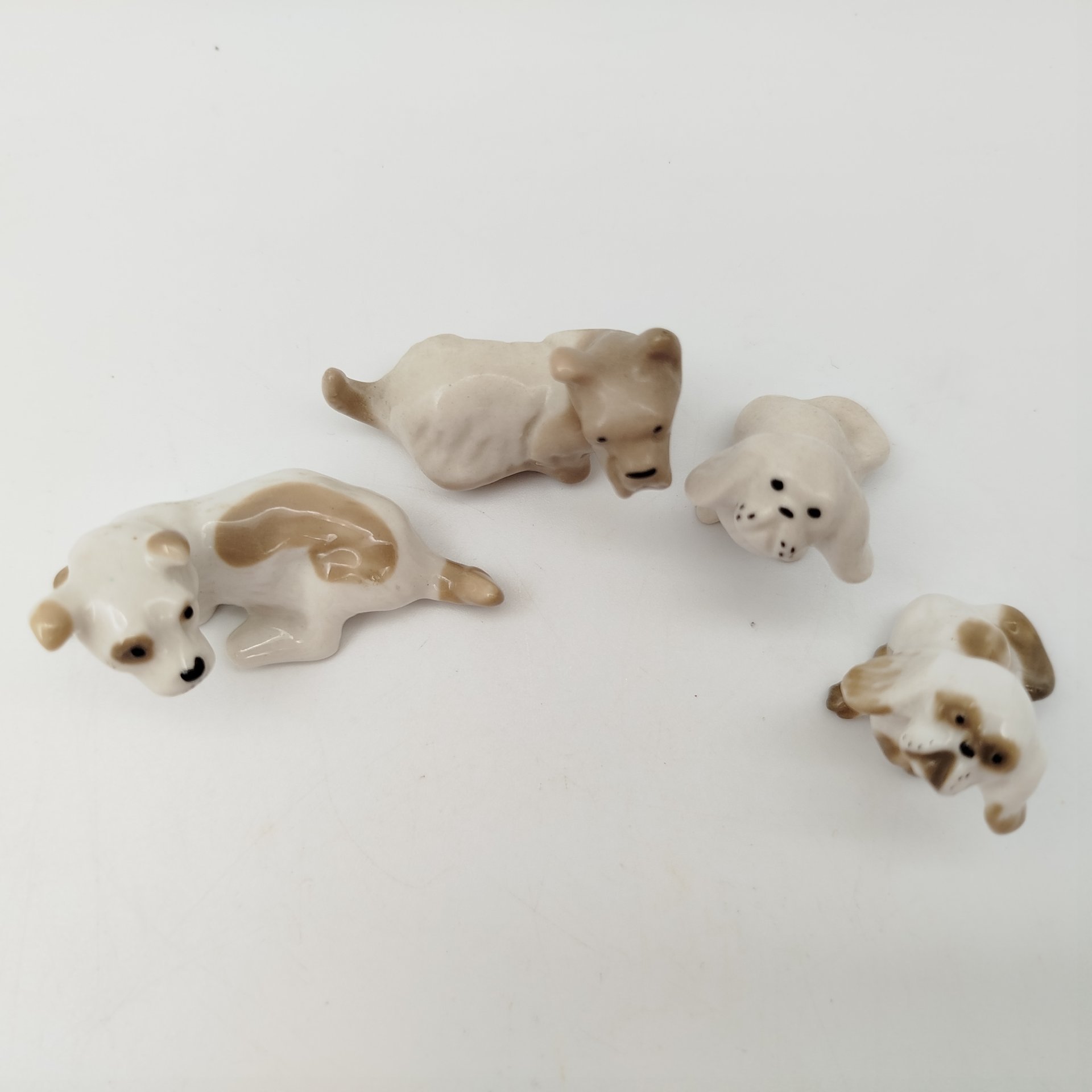 Набор из четырех миниатюрных статуэток в виде собак (в подборе), фарфор, роспись, Ленинградский фарфоровый завод (ЛФЗ), СССР, 1970-1992 гг.