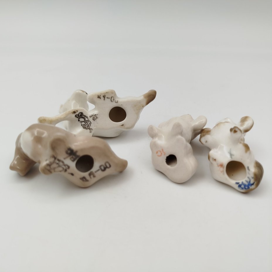 Набор из четырех миниатюрных статуэток в виде собак (в подборе), фарфор, роспись, Ленинградский фарфоровый завод (ЛФЗ), СССР, 1970-1992 гг.