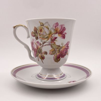 Бокал с блюдцем (чайная пара), украшенная цветочным декором, фарфор, деколь, золочение, Дулевский фарфоровый завод (Дулёво), Российская Федерация, 1991-2000 гг.