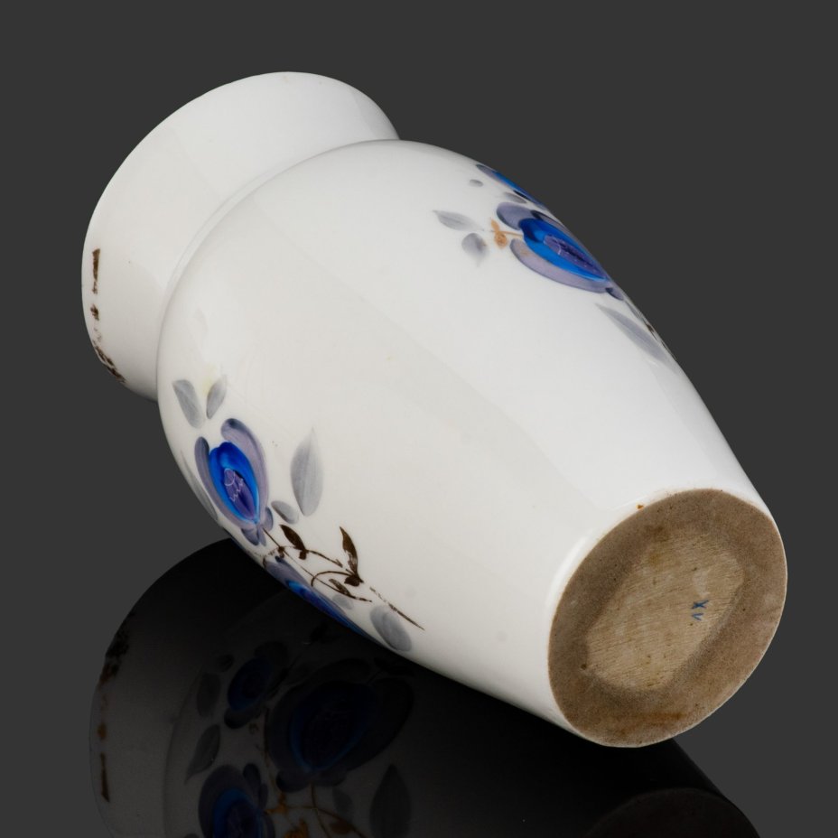 [Редкая] Ваза с декором в виде синих цветов, автор формы С.Е. Яковлева, клеймо "ХV", фарфор, роспись надглазурная, золочение, Ленинградский фарфоровый завод (ЛФЗ), СССР, 1930-1940 гг.