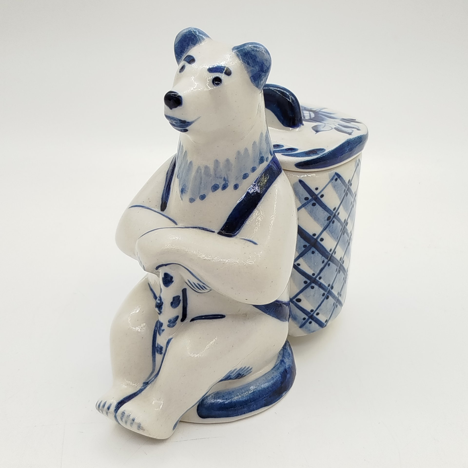Статуэтка "Медведь с кузовком за спиной", Гжель