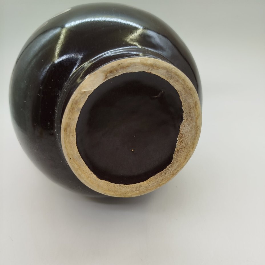 Кувшин в народном стиле