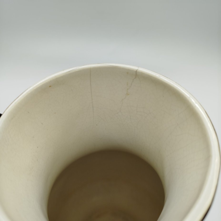 Кувшин в народном стиле