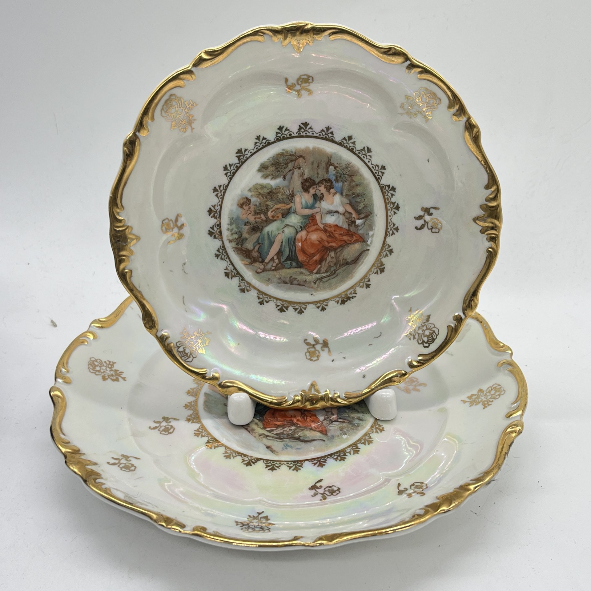 Набор из 2 десертных тарелок разного размера из сервиза "Мадонна"