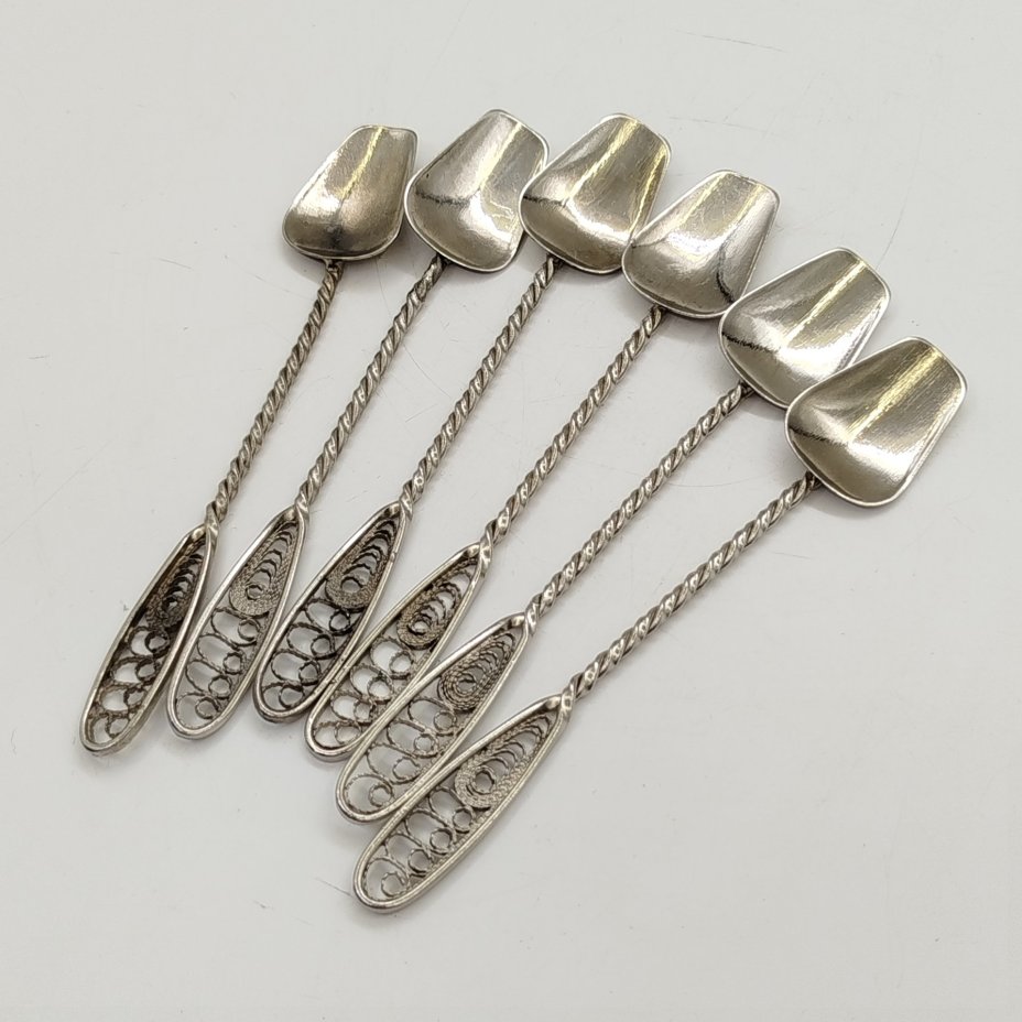 Набор кофейных ложек с витыми ручками и сканным декором