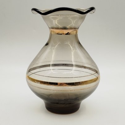 Ваза дымчатого оттенка с фестончатым краем, цветное стекло, золочение, СССР, 1970-1990 гг.