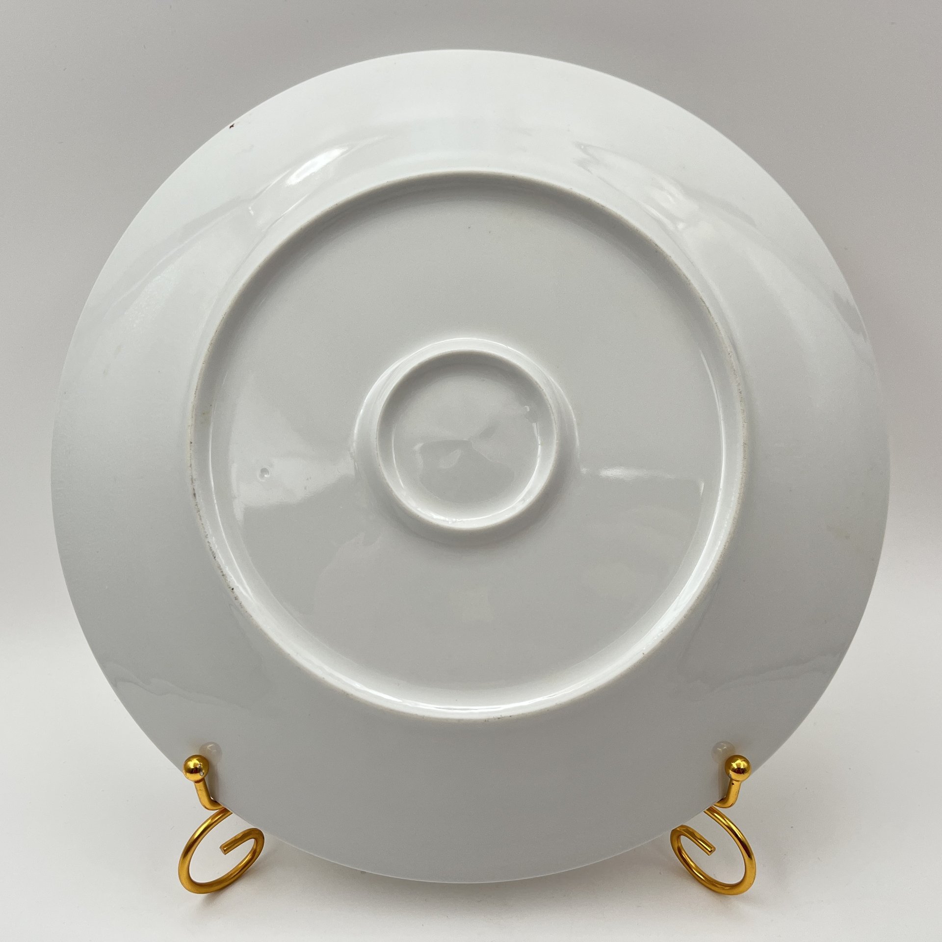 Блюдо круглой формы, украшенное цветочным декором, фарфор, деколь, Lichte Porzellan (Лихте), ГДР, 1966-1985 гг.