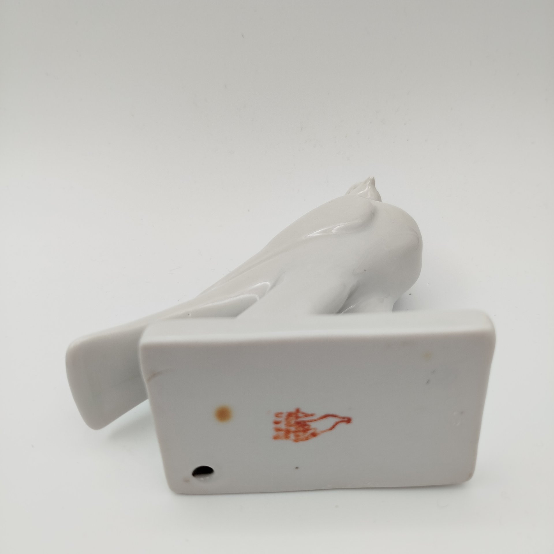 Статуэтка "Сокол", скульптор Сотников А.Г., фарфор, Дулевский фарфоровый завод (Дулёво), Российская Федерация, 1968-1991 гг.