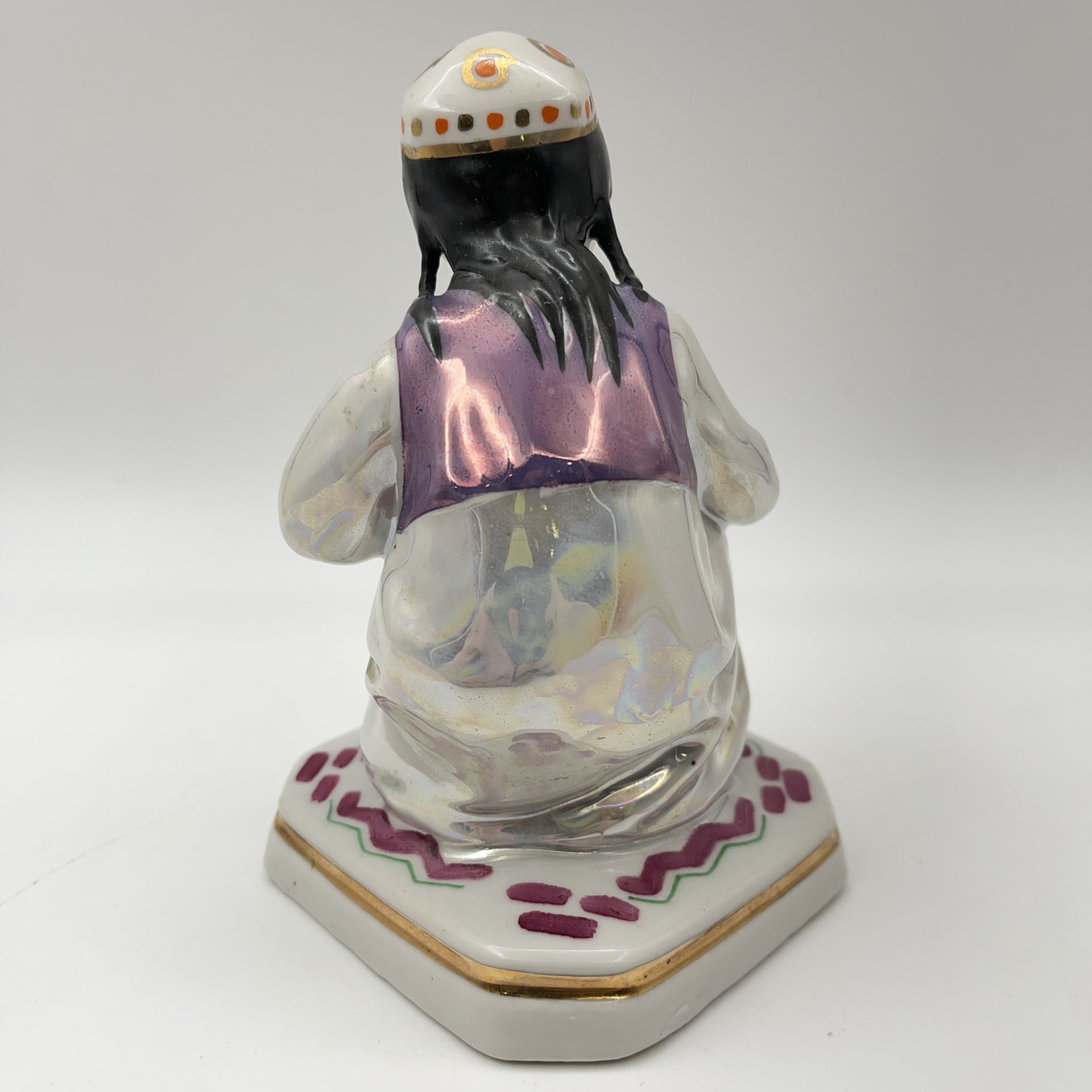 Статуэтка "Маленькая хозяйка" (Узбечка с чайником), скульптор О.М. Богданова