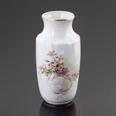 Ваза для цветов с нежным цветочным рисунком  Lys Royal Porcelaine, Limoges