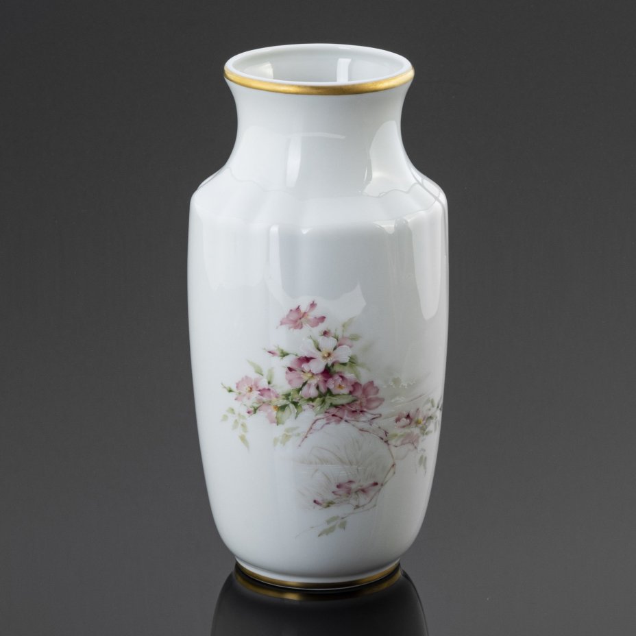 Ваза для цветов с нежным цветочным рисунком  Lys Royal Porcelaine, Limoges