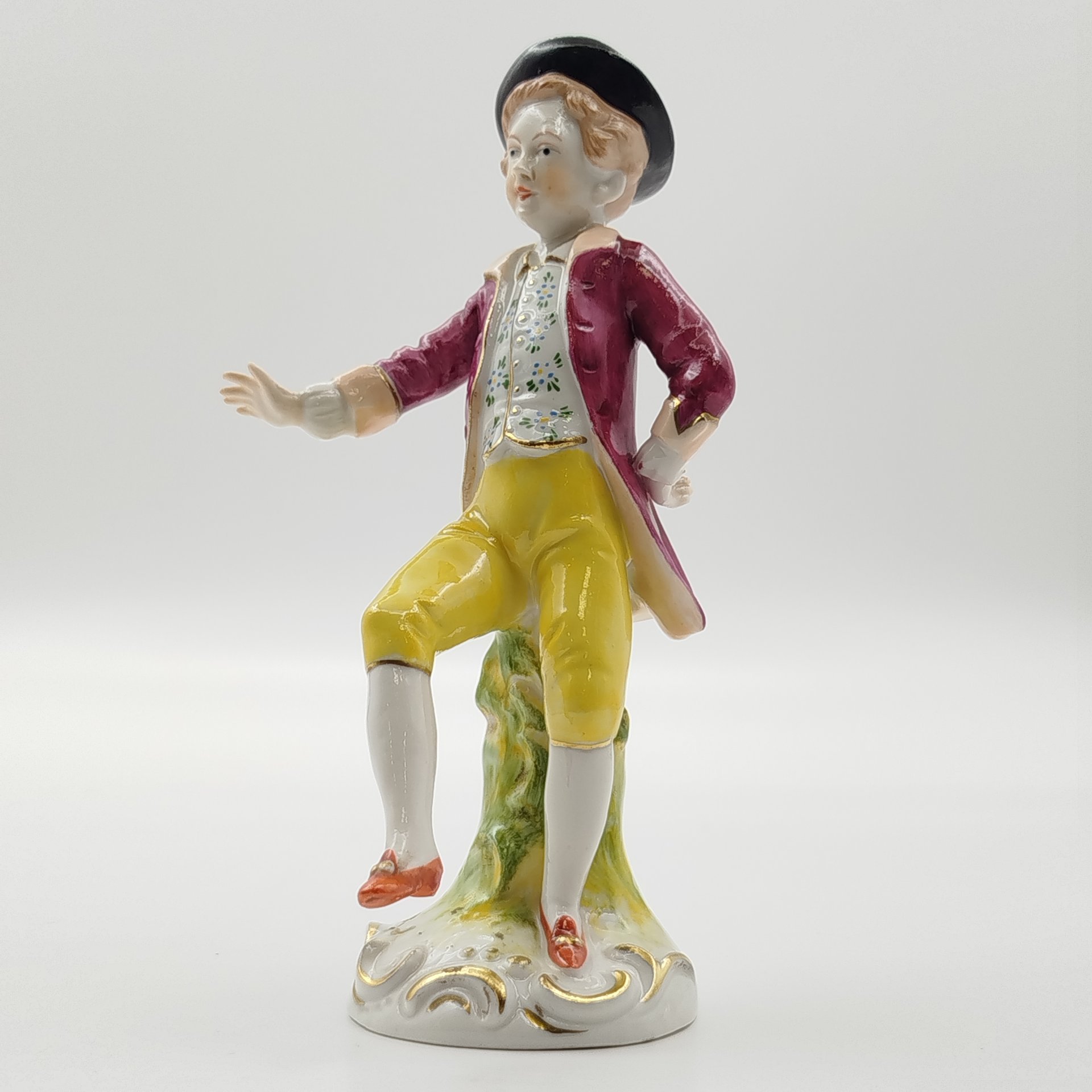 Статуэтка "Танцующий кавалер", фарфор, роспись, Gräfenthal (Графенталь), Германия, 1970-1990 гг.