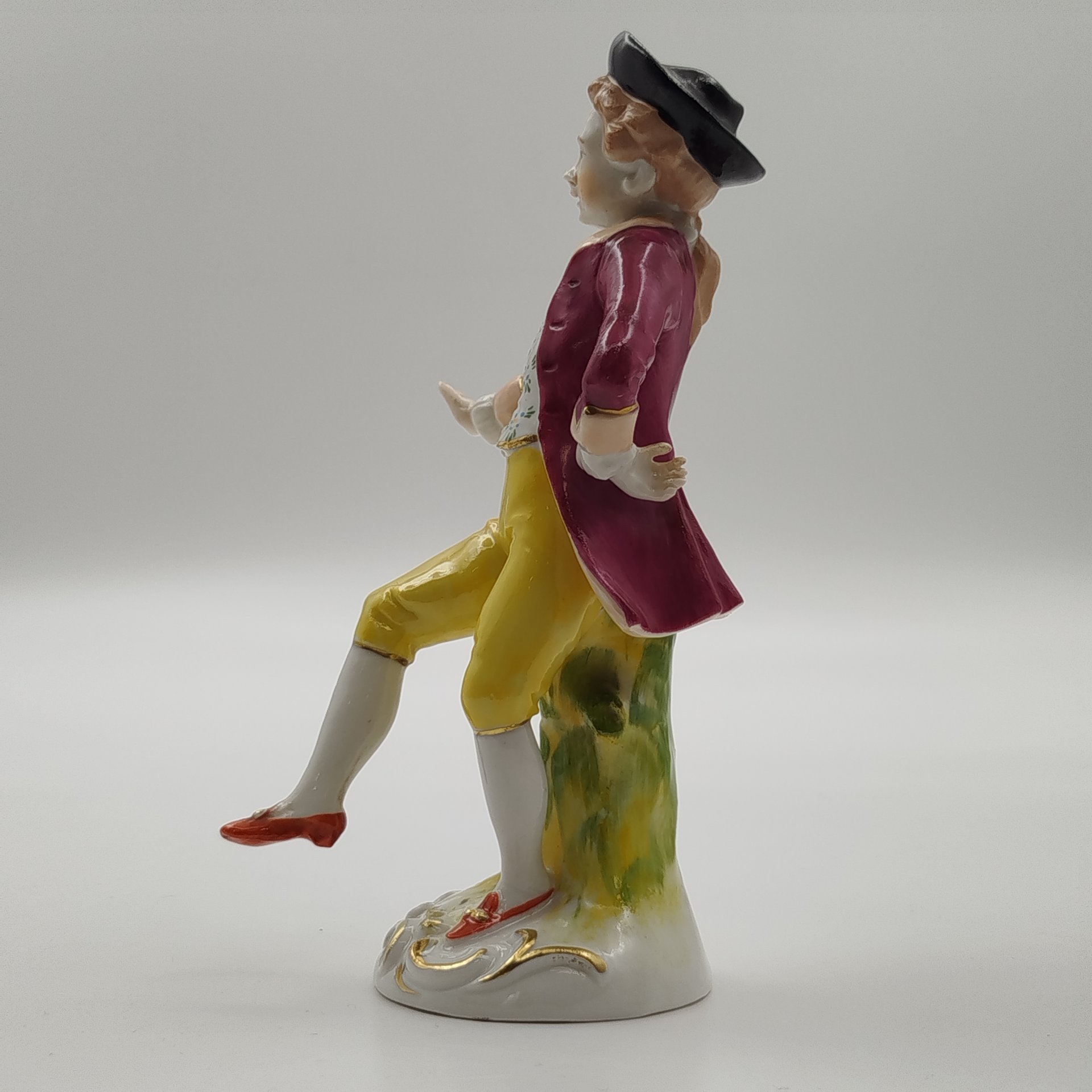Статуэтка "Танцующий кавалер", фарфор, роспись, Gräfenthal (Графенталь), Германия, 1970-1990 гг.