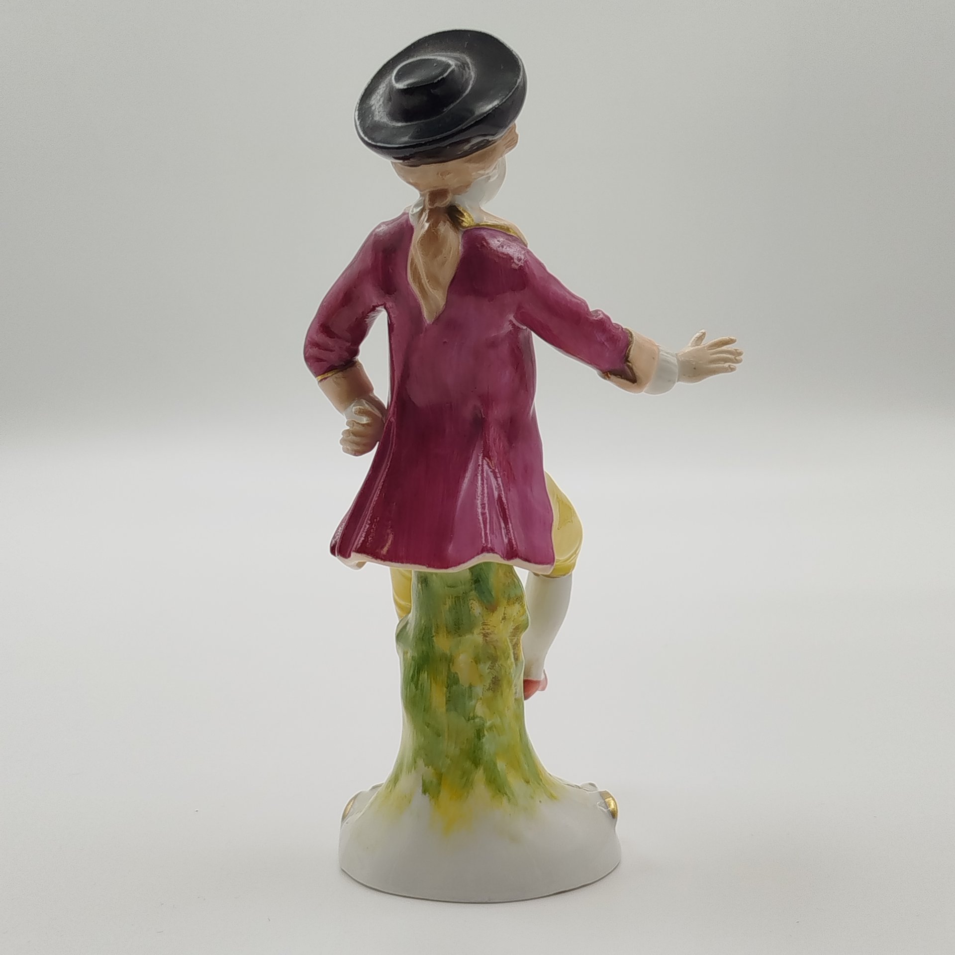 Статуэтка "Танцующий кавалер", фарфор, роспись, Gräfenthal (Графенталь), Германия, 1970-1990 гг.