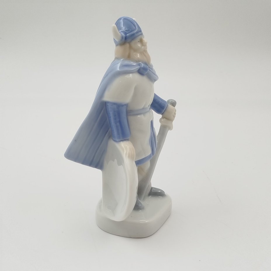 Статуэтка "Викинг"