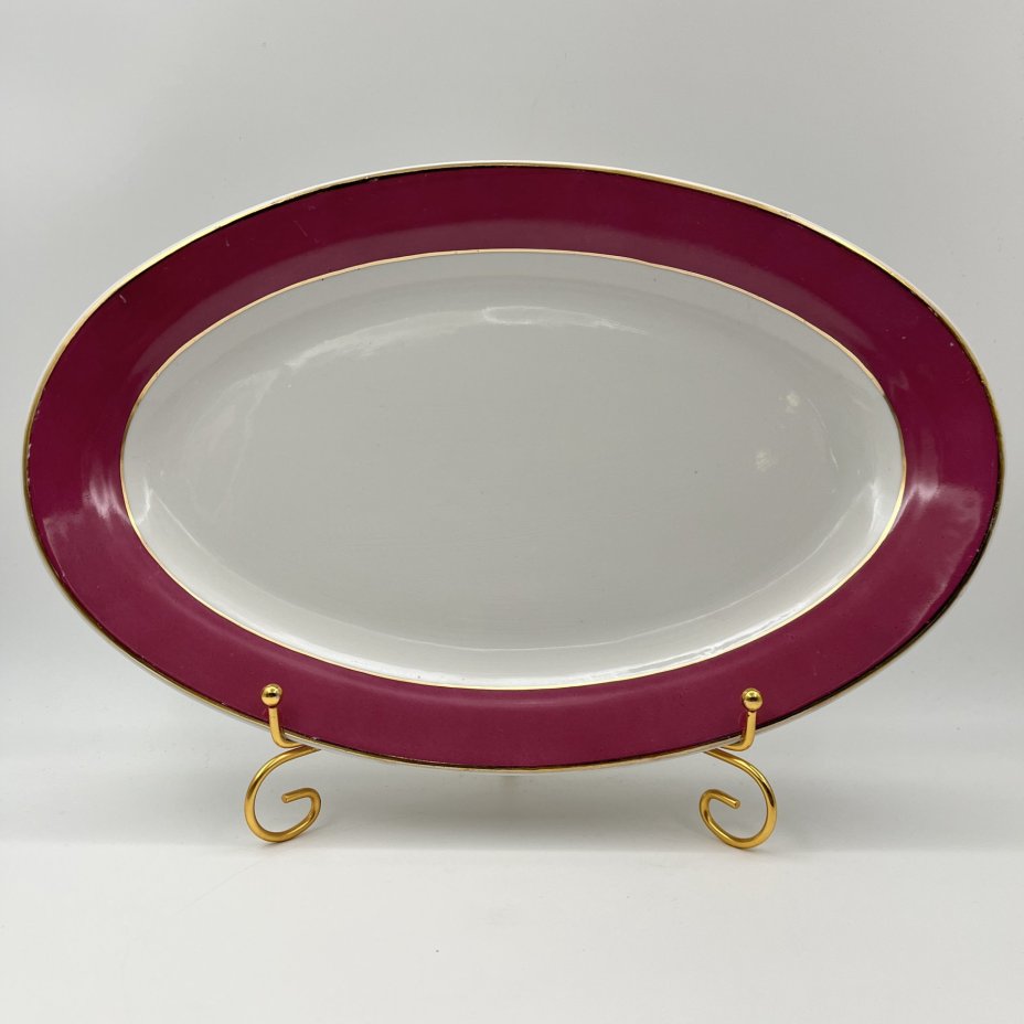 Набор суповых (глубоких) тарелок и блюда малинового оттенка на 5 персон