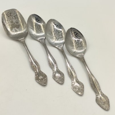 Набор из столовых приборов (салатная ложка, 3 столовых ложки), украшенных растительным декором, нержавеющая сталь, Павловский завод художественных металлоизделий им. С.М. Кирова, СССР, 1970-1990 гг.