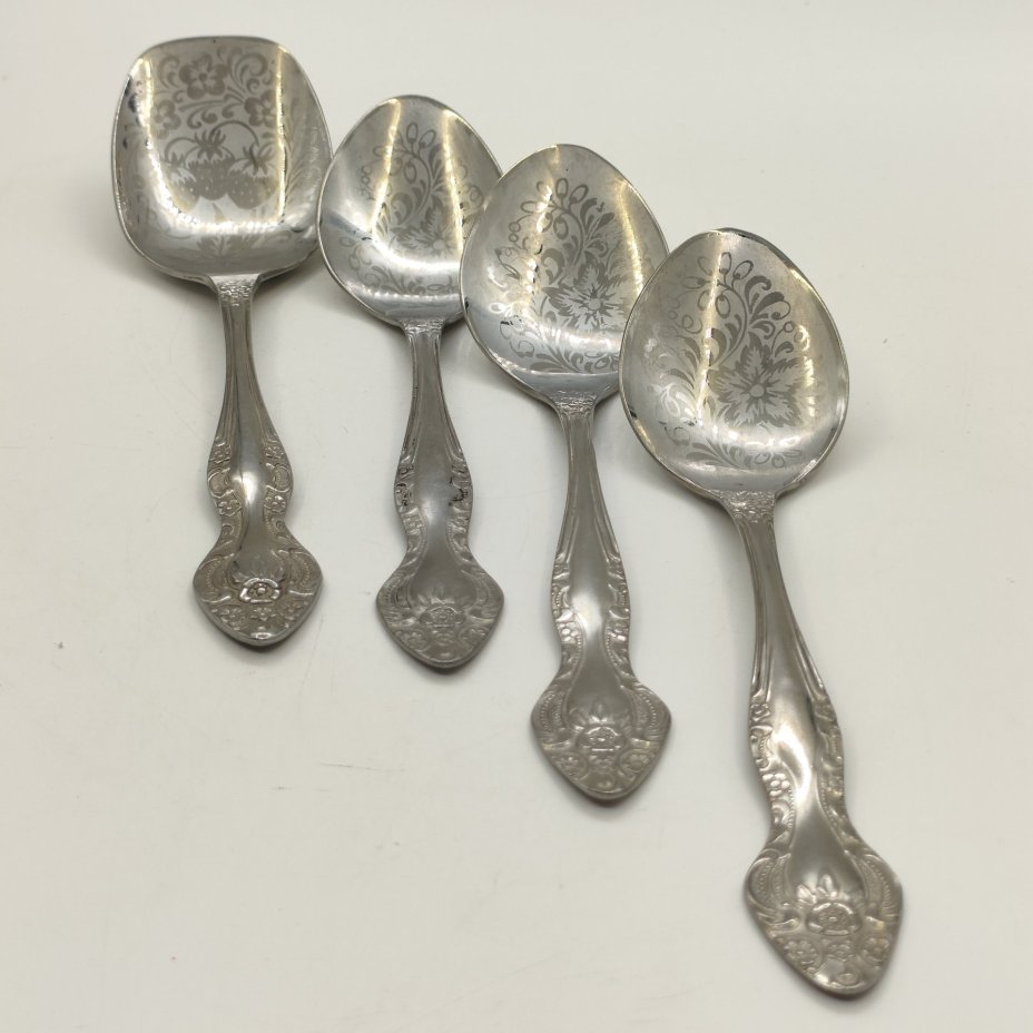 Набор из столовых приборов (салатная ложка, 3 столовых ложки), украшенных растительным декором, нержавеющая сталь, Павловский завод художественных металлоизделий им. С.М. Кирова