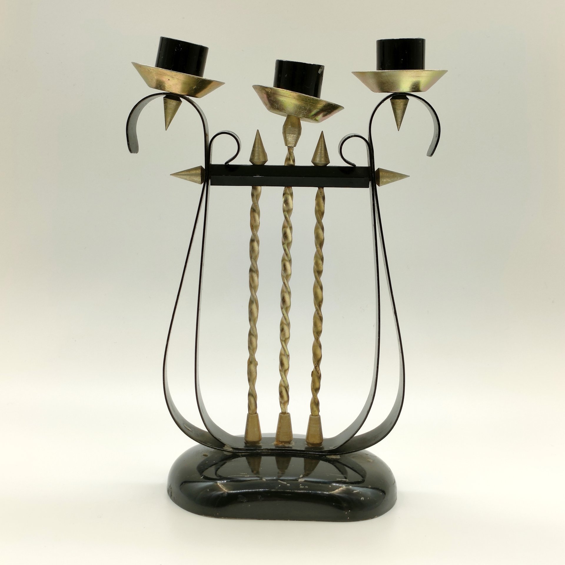 Подсвечник фигурный "Арфа" на три свечи, Московский машиностроительный завод «Салют», сплав металлов, крашение, СССР, 1970-1990 гг.