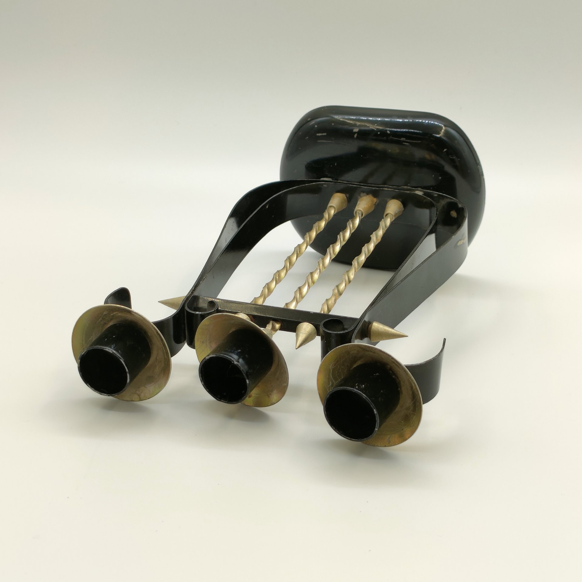 Подсвечник фигурный "Арфа" на три свечи, Московский машиностроительный завод «Салют», сплав металлов, крашение, СССР, 1970-1990 гг.