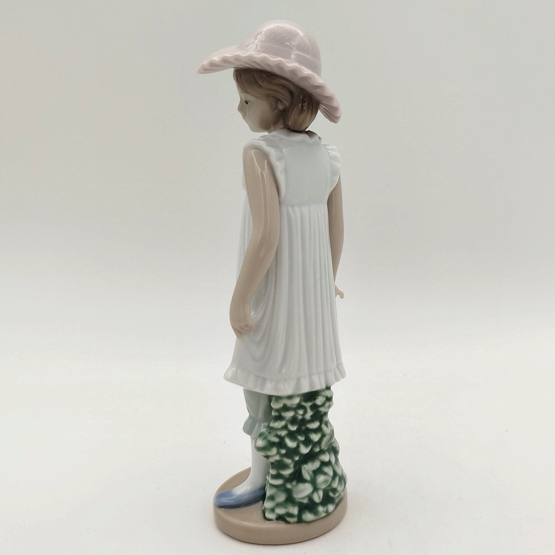 Статуэтка "Девочка", NAO Porcelain