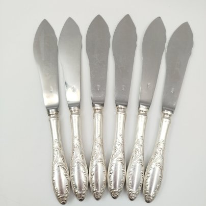 Набор из шести ножей для рыбы с различным декором на клинках