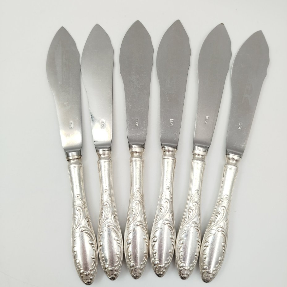 Набор из шести ножей для рыбы с различным декором на клинках