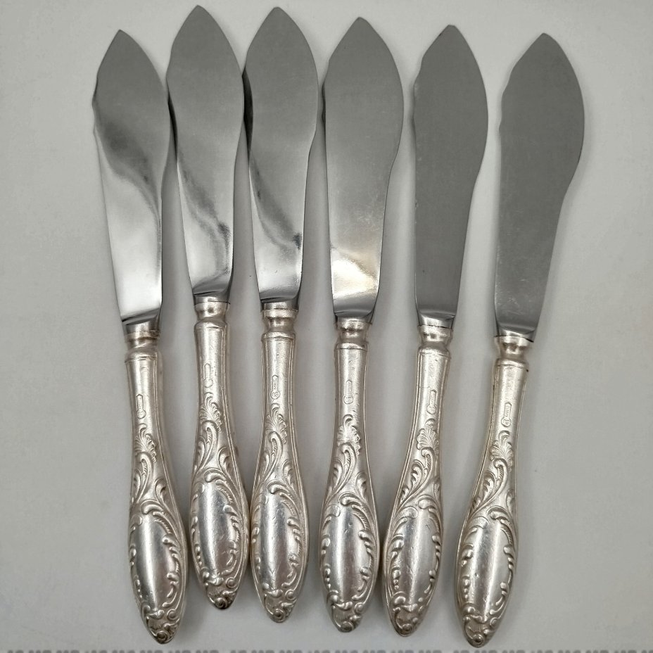 Набор из шести ножей для рыбы с различным декором на клинках