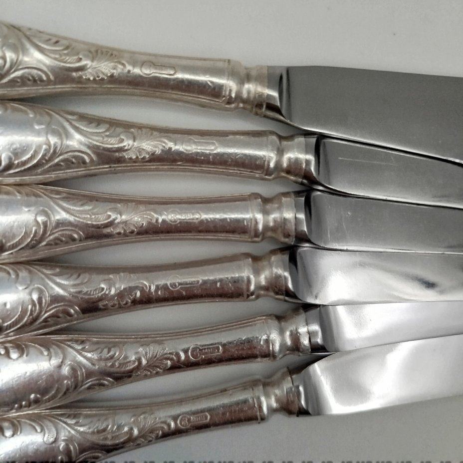 Набор из шести ножей для рыбы с различным декором на клинках