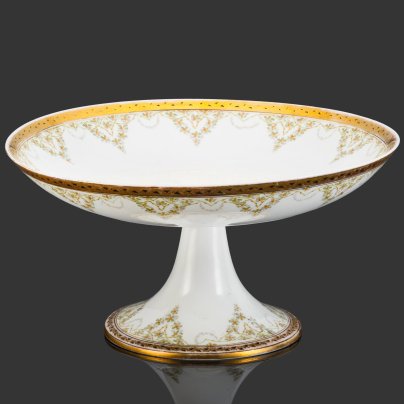 Фруктовница с цветочно-растительным орнаментом, фарфор, деколь, золочение, Товарищество М.С. Кузнецова в Москве, Российская империя, 1889-1917 гг.