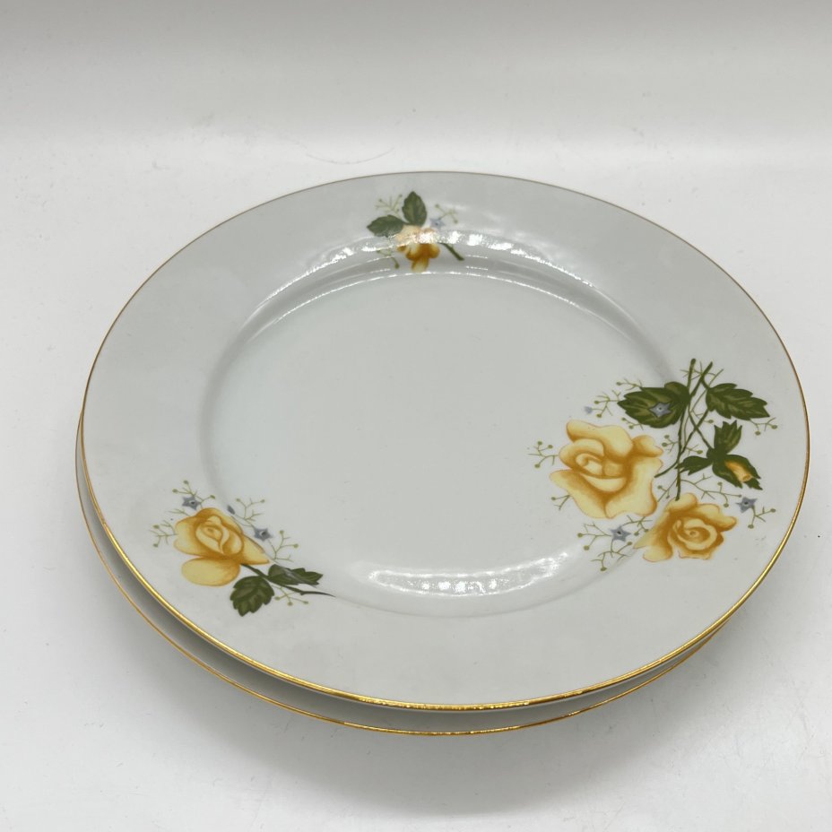 Набор из 4 десертных тарелок с декором в виде желтых роз, фарфор, деколь, золочение, Wloclawek (Влоцлавская фаянсовая фабрика), Польша, 1956-1990 гг.