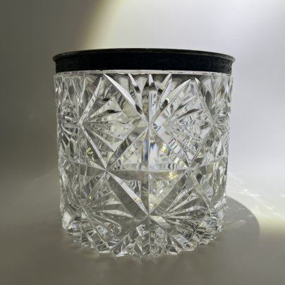 Конфетница (глубокая), украшенная орнаментальной окантовкой по борту, хрусталь, мельхиор, СССР, 1970-1980 гг.