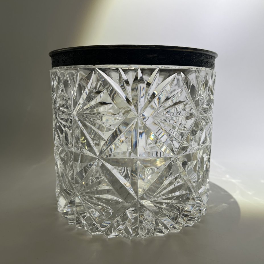 Конфетница (глубокая), украшенная орнаментальной окантовкой по борту, хрусталь, мельхиор, СССР, 1970-1980 гг.