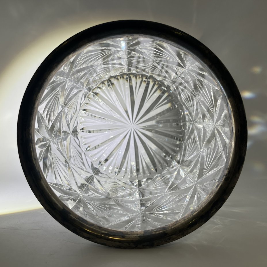 Конфетница (глубокая), украшенная орнаментальной окантовкой по борту