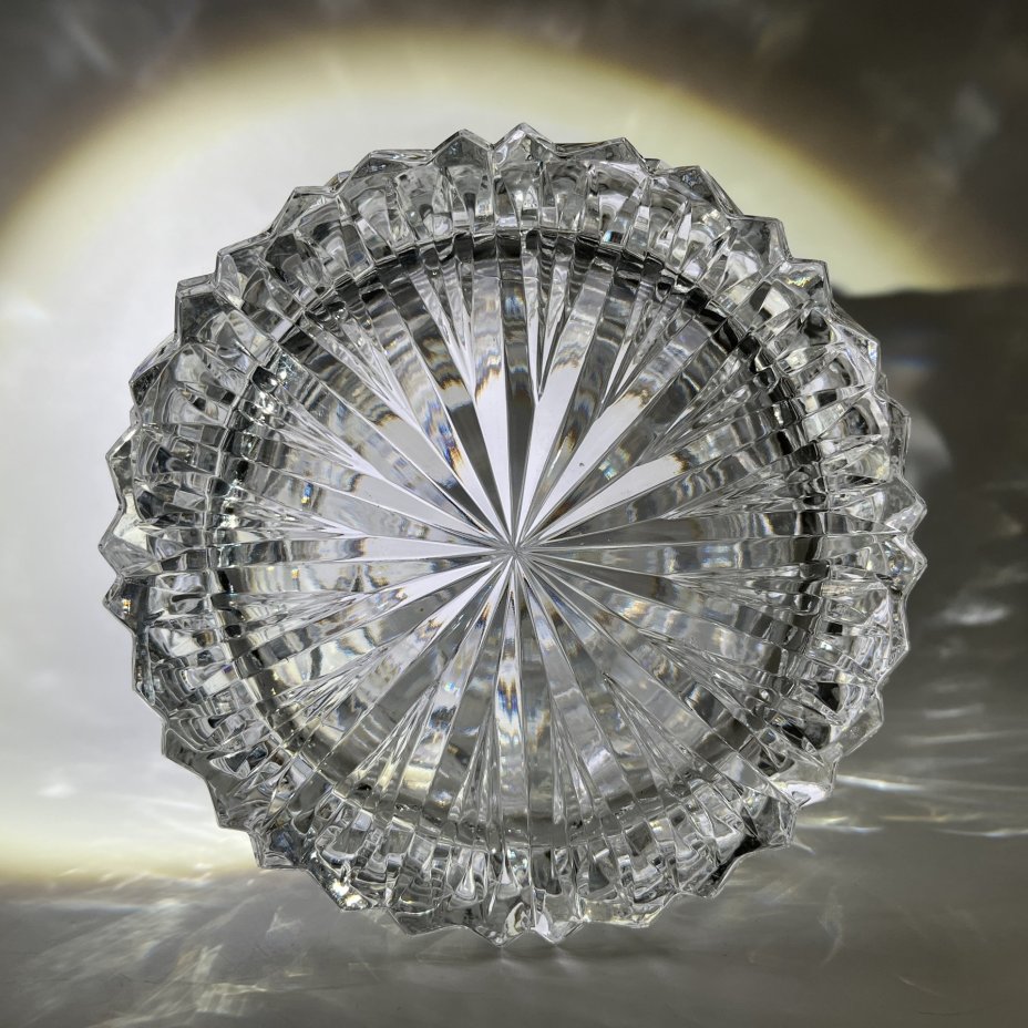 Конфетница (глубокая), украшенная орнаментальной окантовкой по борту