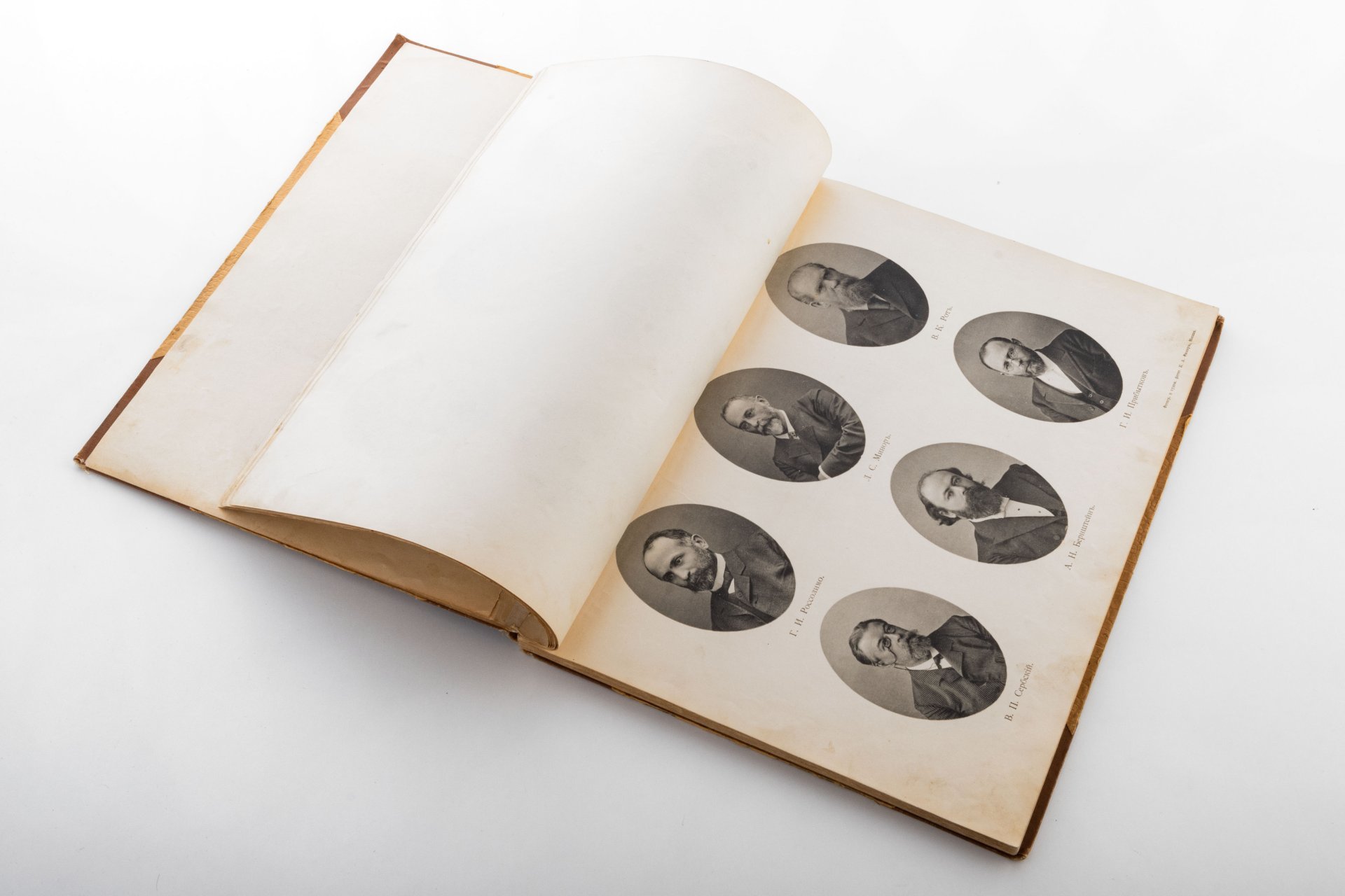 Книга "Медицинский факультет. Выпуск 1907 г. Москва" с вложенным дипломом, Типография И.Ф. Щетинкина и Е.А. Мартынова