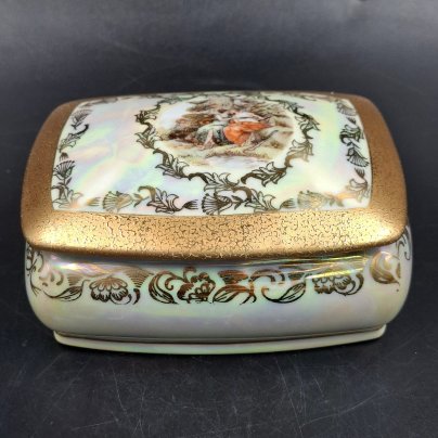 Шкатулка "Мадонна", фарфор, люстр, деколь, золочение, Oscar Schlegelmilch, Германия, 1950-1972 гг.